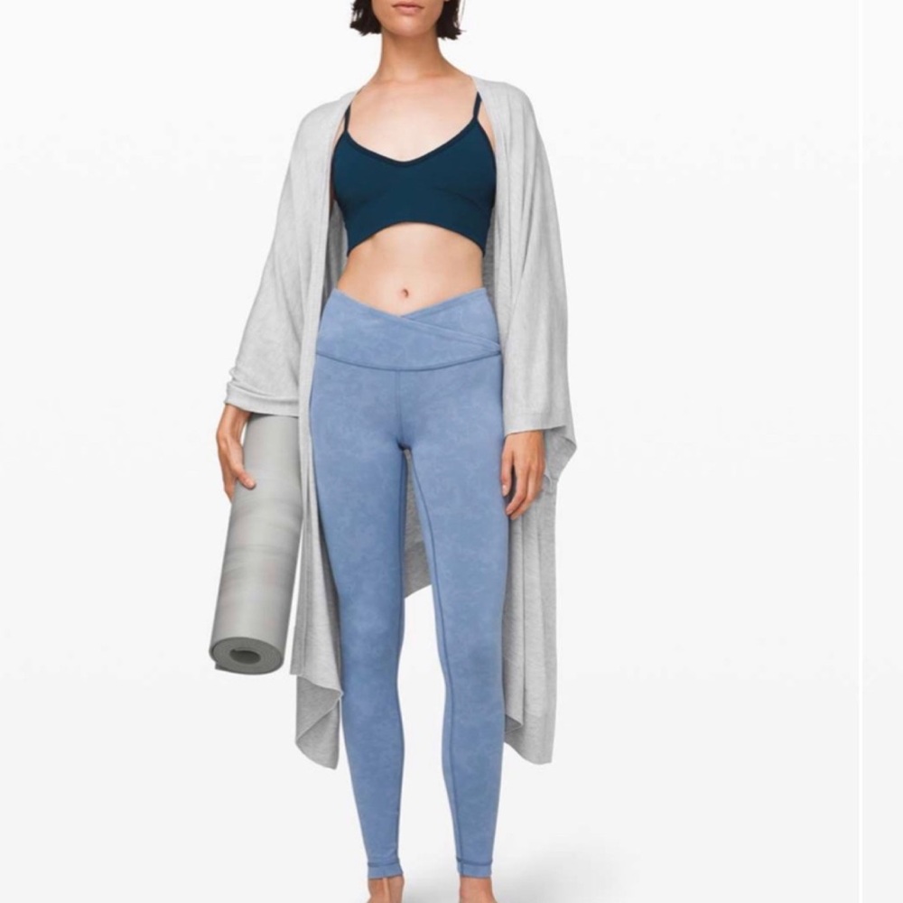 Lululemon Always On High-Rise Tight 28"
Sky Wash Print Tempest Blue sz 6